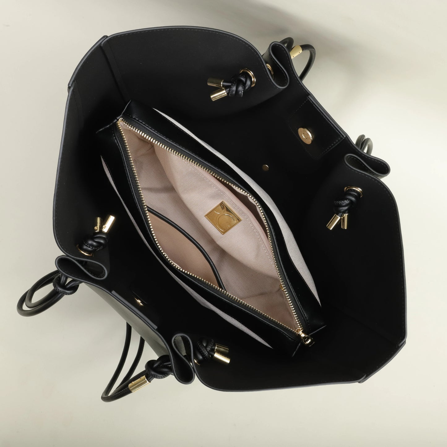 Sac cabas noir en cuir lisse – grandes anses
